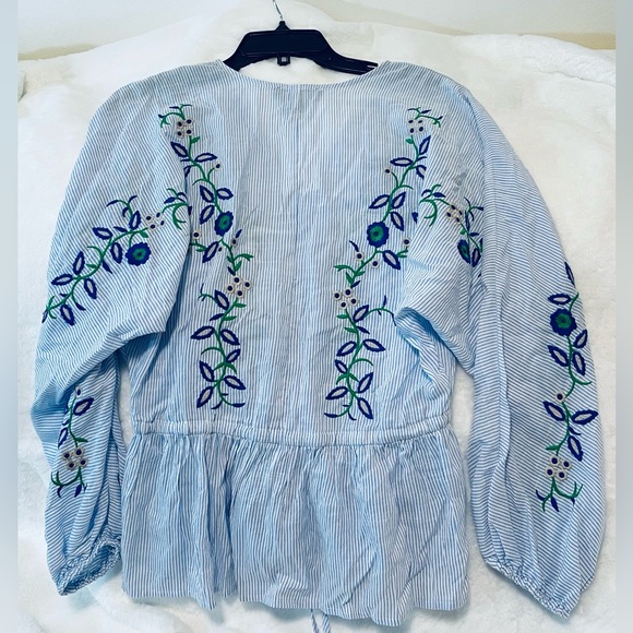 karen kane size XS Embroidered Blue stripesFloral Women's Top - Picture 3 of 8